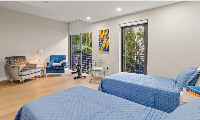 Building Photo - 1055 99th St