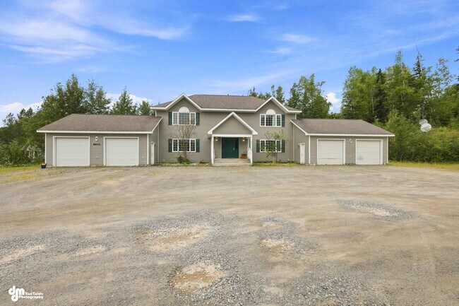 Building Photo - 8643 Lynnette Dr