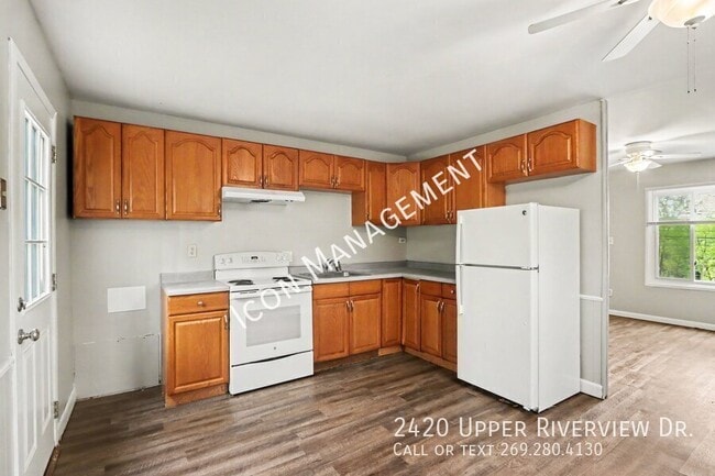 Building Photo - 2420 Upper Riverview Dr