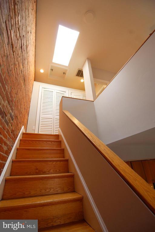 Building Photo - 1809 Riggs Pl NW