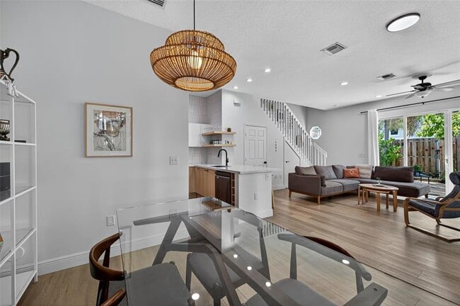 Building Photo - South Florida Excellent Rental - 1 month FREE!!!