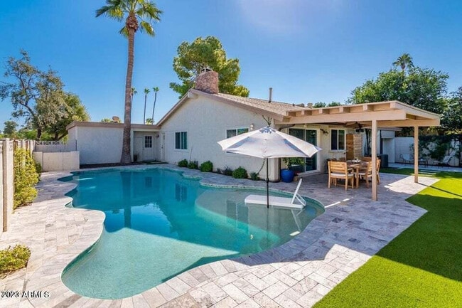 Building Photo - 7526 N Vía De La Campana