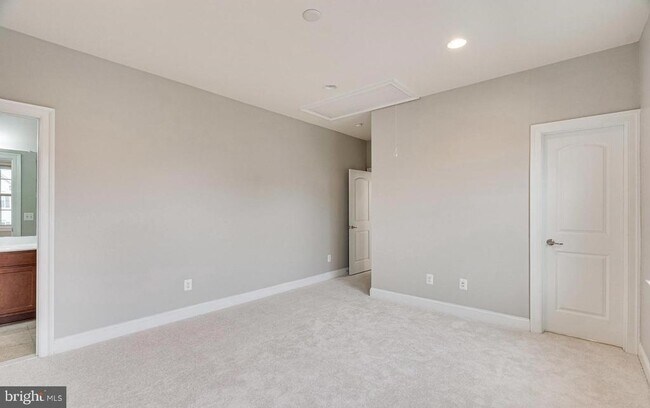 Building Photo - 42695 Macauley Place