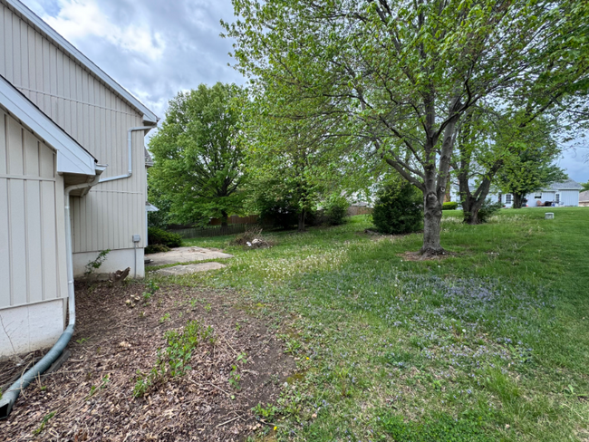 Building Photo - 7010 N Agnes Ave
