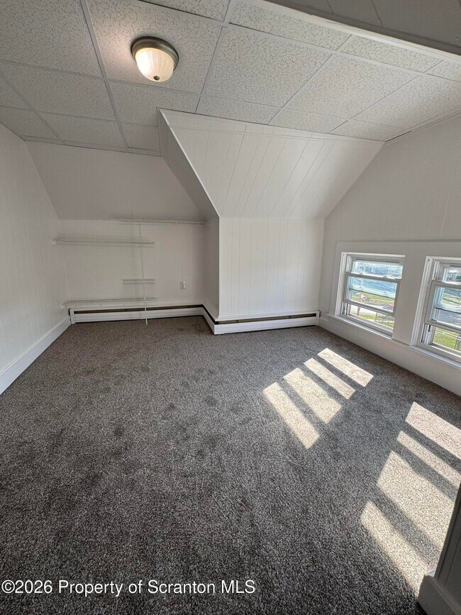 Building Photo - 1810 Capouse Ave