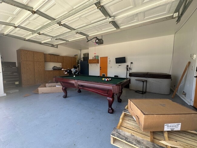 Building Photo - Gorgeous single story with Pool!