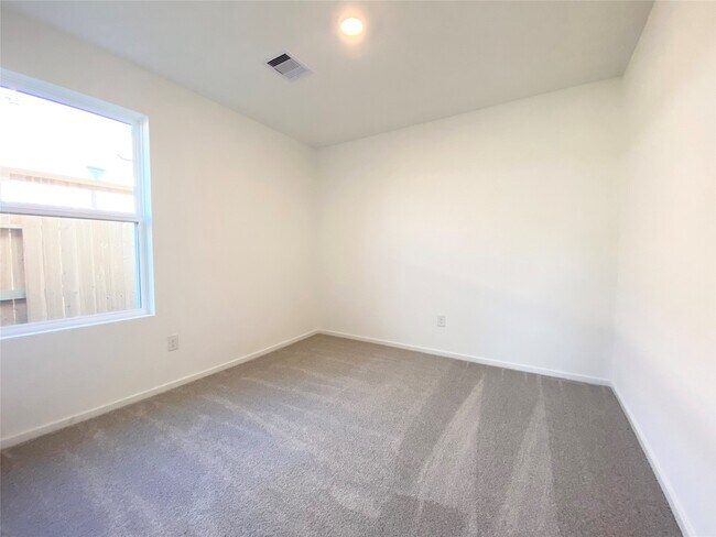 Building Photo - 26735 Willow Ln