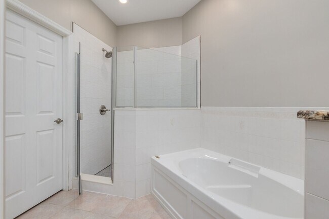 Building Photo - 308 Espana Ct