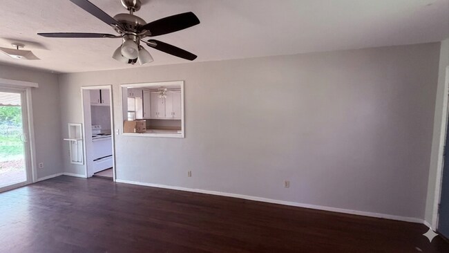 Building Photo - Welcoming 2-Bedroom Home with Expansive Backyard