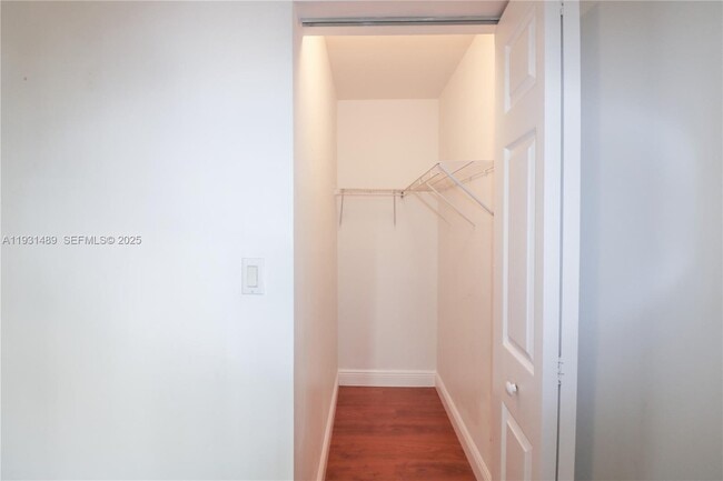 Building Photo - 2947 Coconut Ave