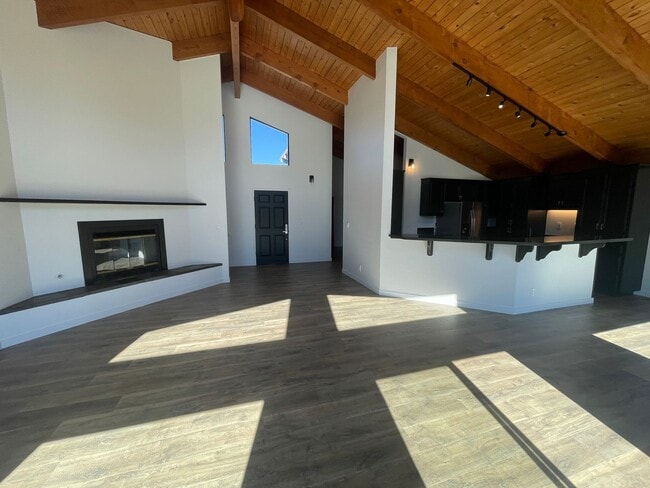 Building Photo - 3 Bed 3 Bath Ridgemark Home - Golf Course ...