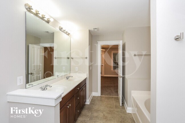 Building Photo - 128 Kensington St