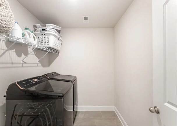 Building Photo - 241 River Rd