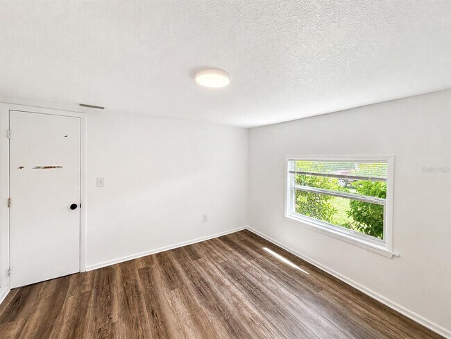 Building Photo - 2310 S Shine Ave