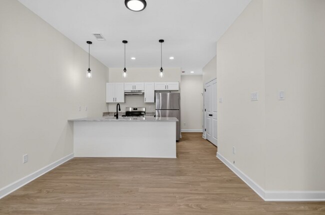 Building Photo - 922 Booker St