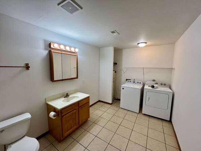 Building Photo - 64 Montee Dr