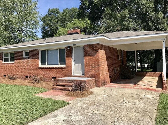 Primary Photo - Ranch style 3 bedroom1.5 bath home off S. ...