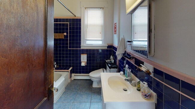 Building Photo - Spacious 2BR on Science Hill | Huge Kitchen & Living Area | Near Yale