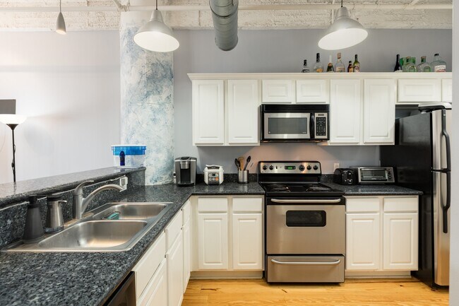 Building Photo - 104 Moody Ave