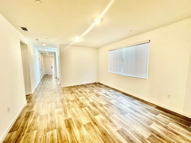 Building Photo - Newly-Built NextGen 5 bed 3.5 bath Lennar ...