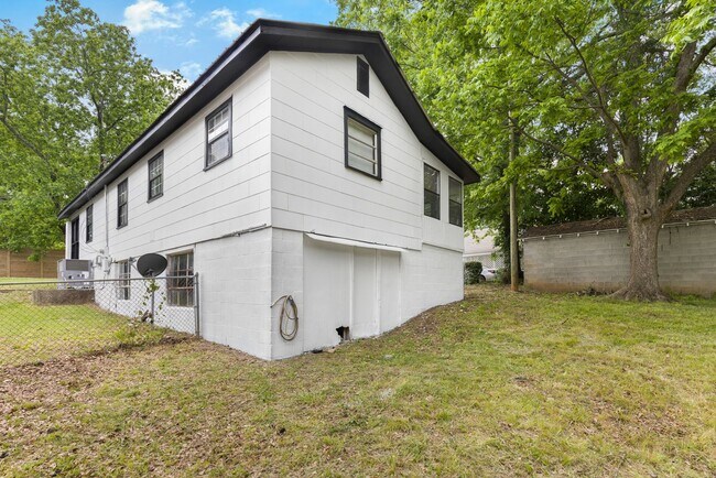 Building Photo - Freshly Updated 3BR Home in Opelika – Clean, Bright, Move-In Ready