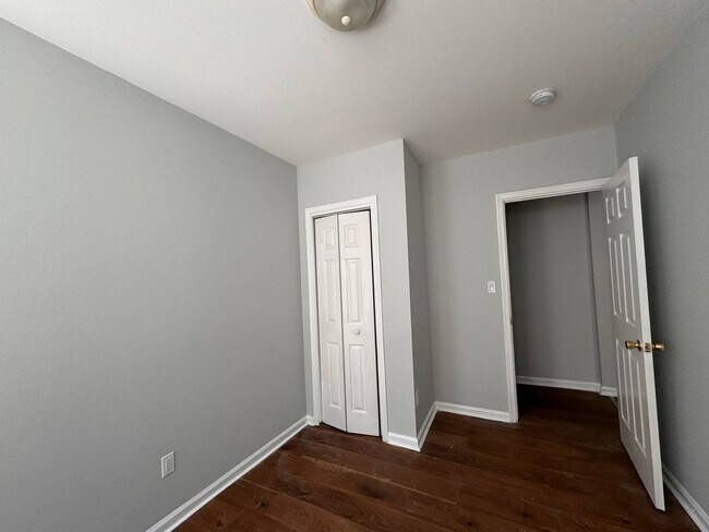 Building Photo - 1018 S 52nd St