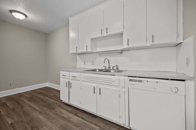 Building Photo - Cozy 2 Bed Duplex in the Heart of Lillington