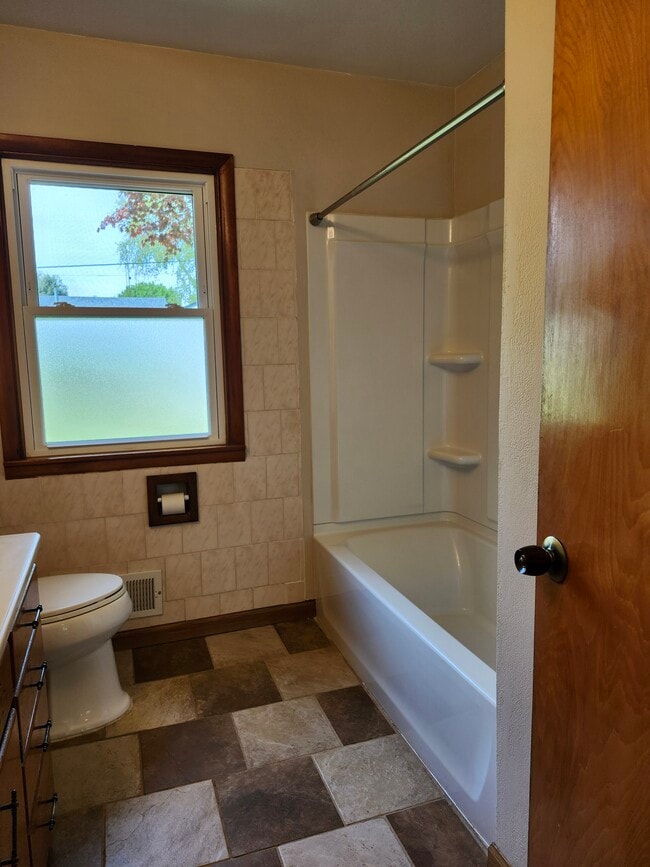 Building Photo - 6618 South Dr