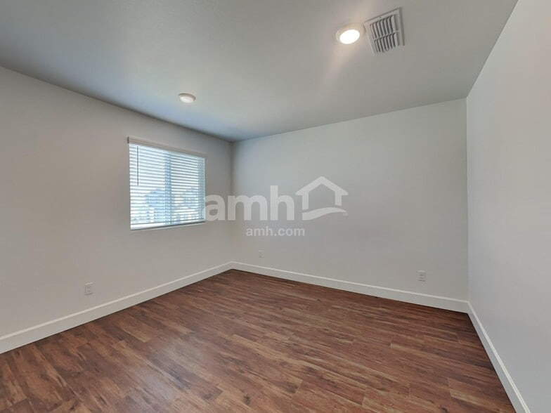 Building Photo - 17116 W Townley Ave