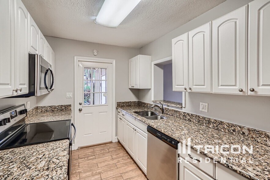 Building Photo - 322 Notre Dame Dr