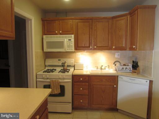 Building Photo - 2131 Pimmit Dr