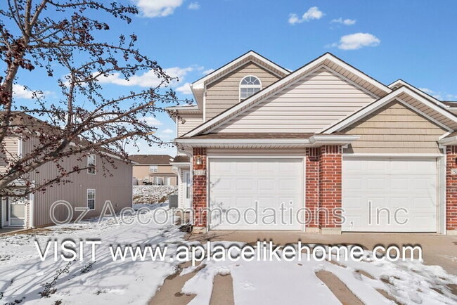 Building Photo - 807 SW Imperial Ln