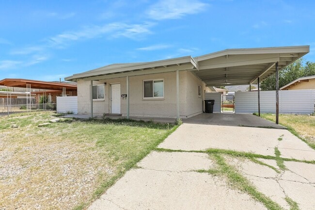Building Photo - Super Cute 3 Bedroom 2 Bath Home!