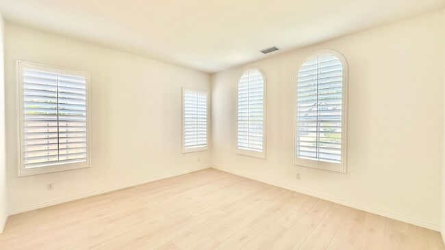 Building Photo - Fantastic Single-Story in the desirable an...