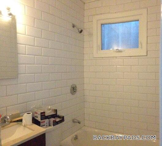 Building Photo - 49 St Germain St