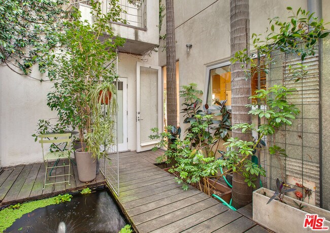 Building Photo - 757 1/2-757 1/2 Milwood Ave