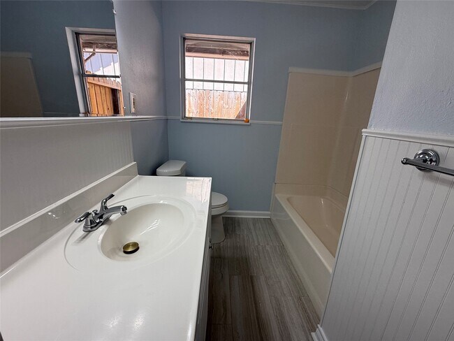 Building Photo - 10410 Barwood Dr