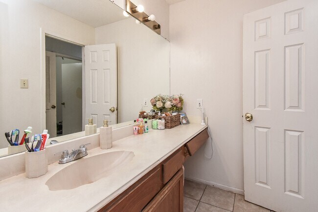 Building Photo - 12106 Pecan Meadow Dr