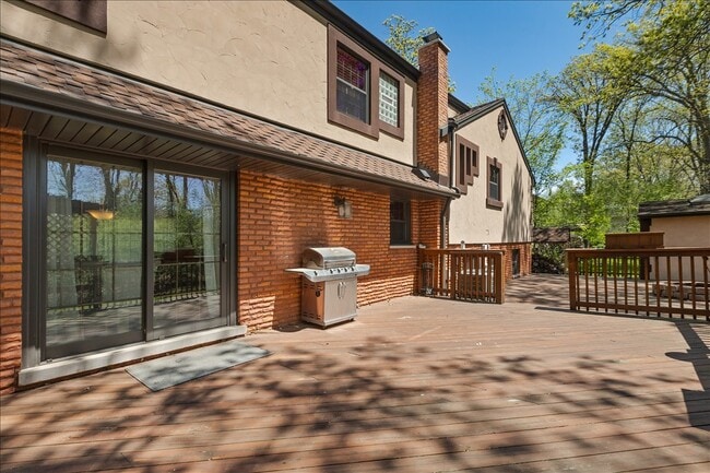 Building Photo - 33 Half Day Rd