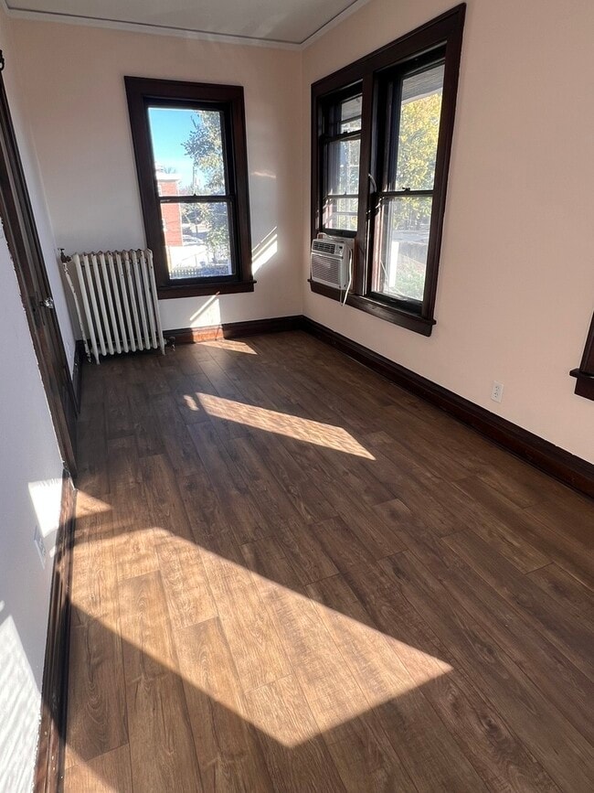 Building Photo - 702 N Raynor Ave