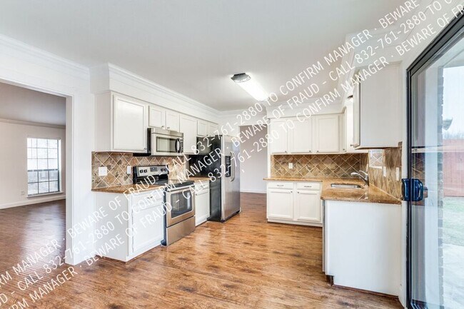 Building Photo - 3924 Coronado Dr