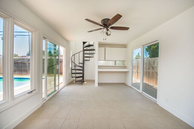 Building Photo - COSTA MESA: 3 Bedroom Single Story Home with a Pool