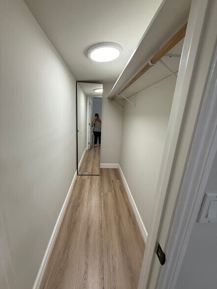 Closet second bedroom - 1125 Stanley Ave