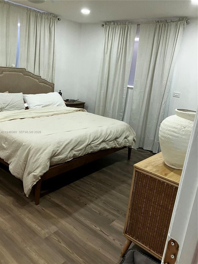 Building Photo - 8221 NW South River Dr