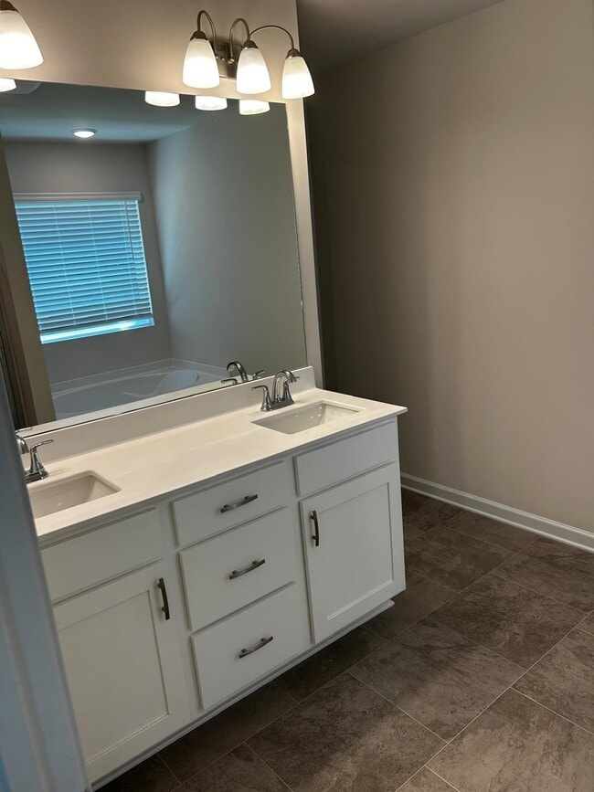 Building Photo - 4248 Notting Hill Dr SW