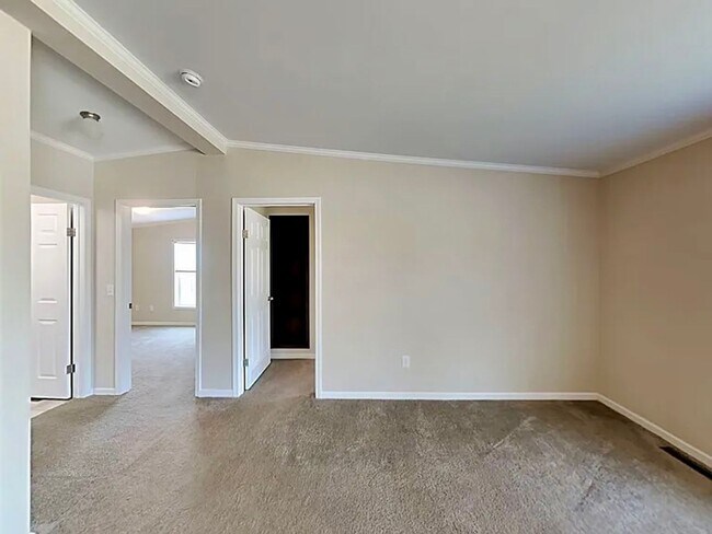 Building Photo - Fabulous ranch home on 1/2 acre.