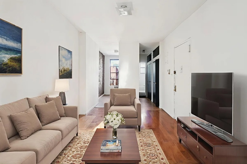 Primary Photo - 323A E 89th St