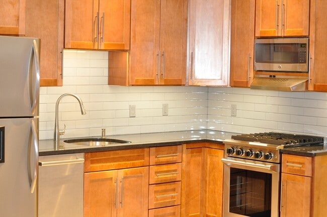 Building Photo - 1 Charles St S