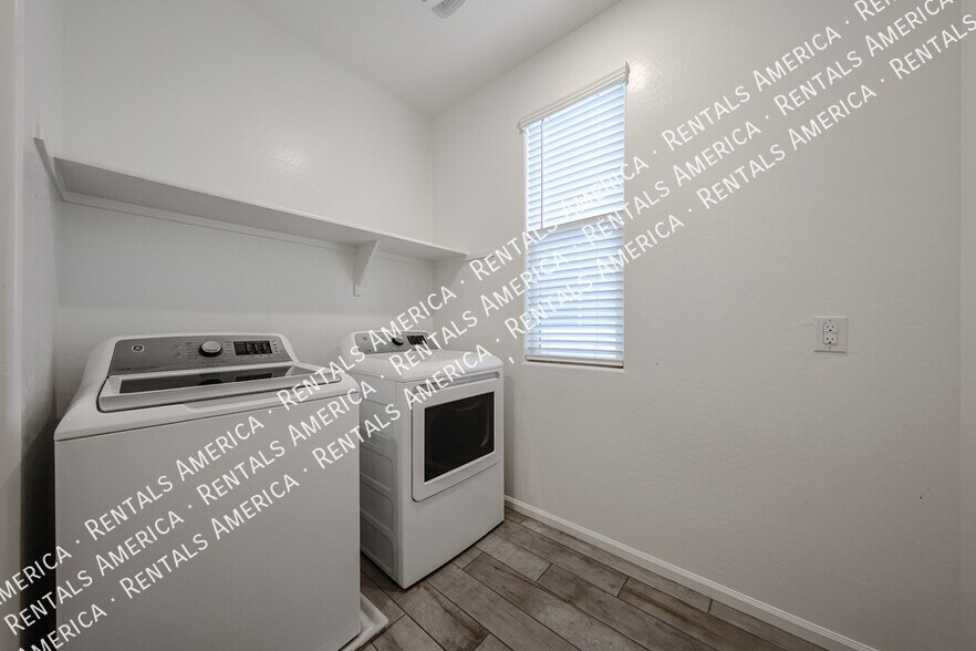 Building Photo - 1857 W 22nd Ave