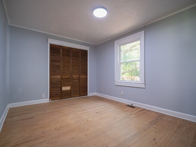 Building Photo - "Charming 3-Bedroom Home in Cramerton - Spacious 1217 Sq Ft with 2 Full Baths!"